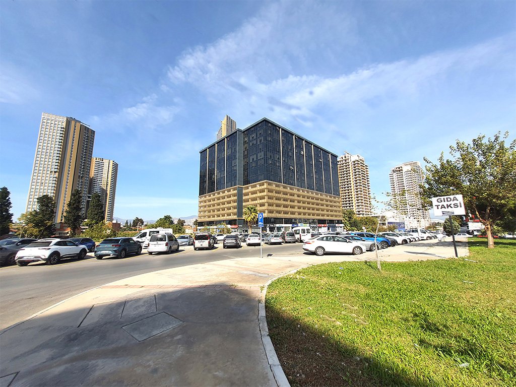 İzmir Gıda Çarşısında 75 m2 1+0 Oda Kiralık Ofis