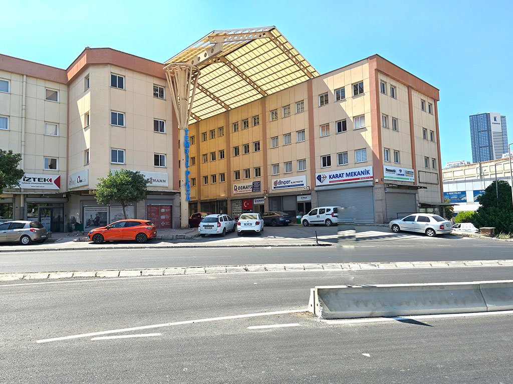 İzmir Gıda Çarşısı Temsil Plaza İş Merkezinde Satılık 5 Katlı Dükkan