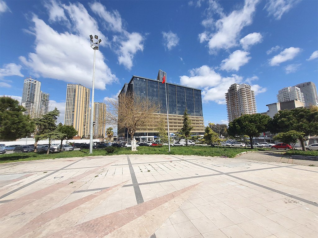 İzmir Gıda Çarşısında 1+0 Köşe Konum Deniz Manzaralı 45 m2